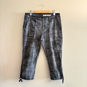 DKNY Jeans Stone Wash Black & Grey Cargo Capri Pants – Size 10 Like New